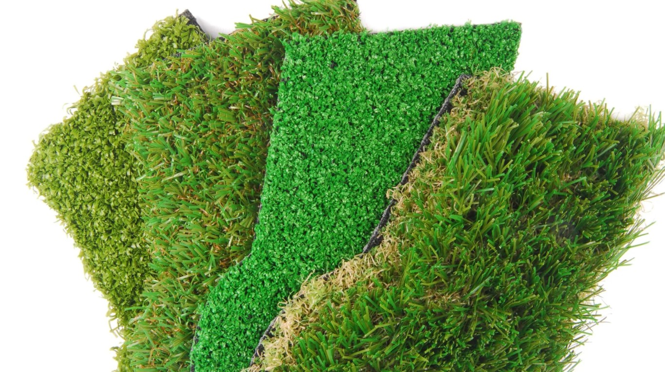 Various types of artificial grass samples available in Rialto
